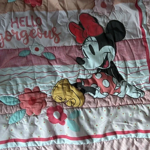 🎆Bundle 5 items for $20 🎆 Disney Pink and Red Quilted Bedding - Picture 3 of 6